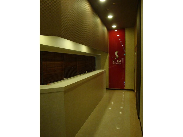 SN003 店舗新装工事【SLIM BEAUTY HOUSE高崎店 様】 01