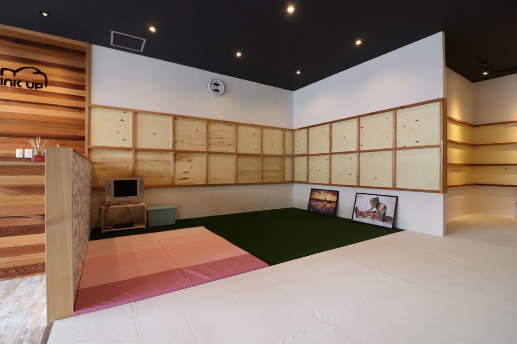 ストレッチコーナー＆キッズコーナー