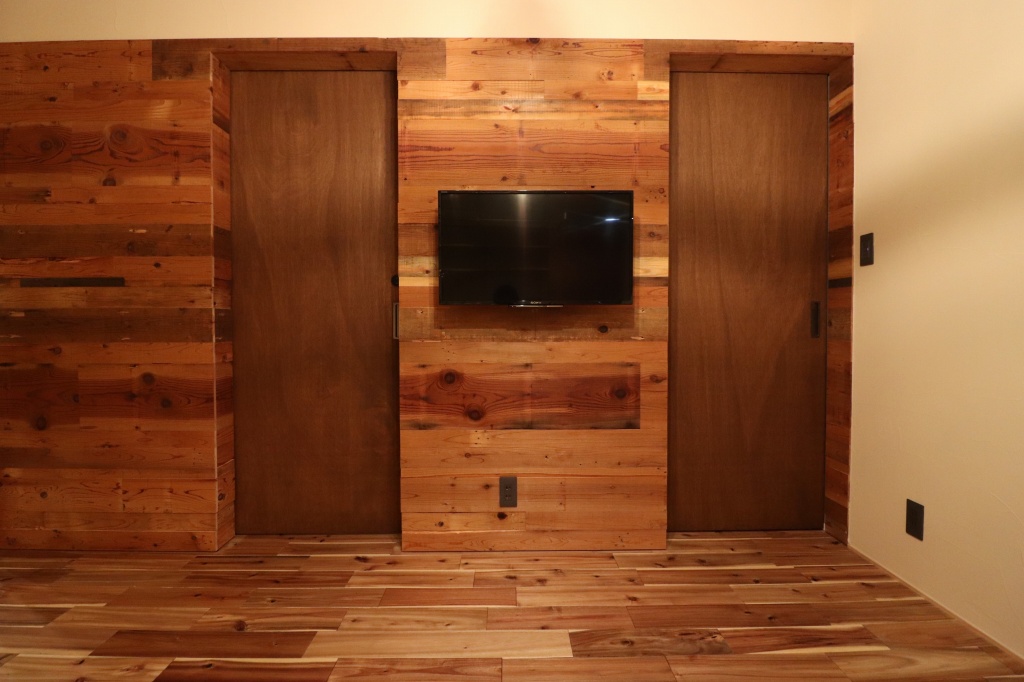 古材壁と造作建具