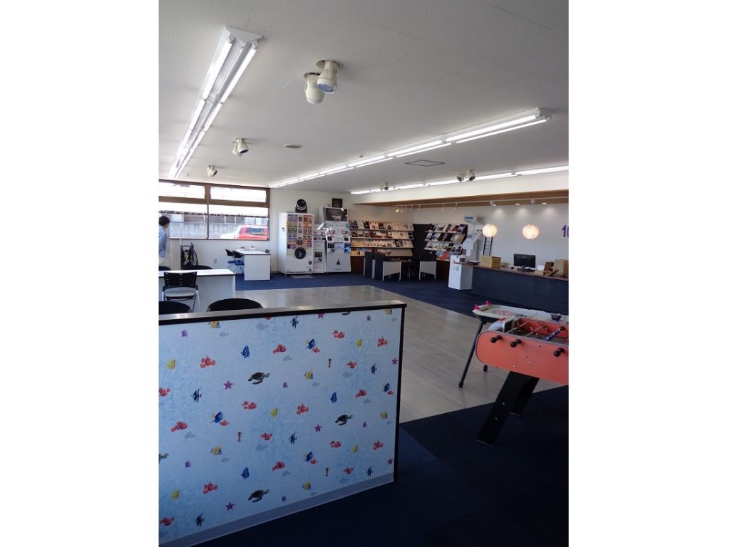 SN012 店舗新装工事【100％新車館　様】 03